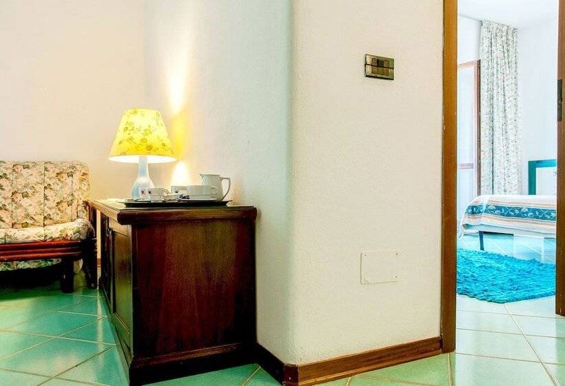 اتاق استاندارد سه نفره, Annabelle