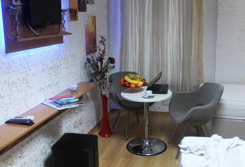 اتاق خانوادگی, Avcılar İnci