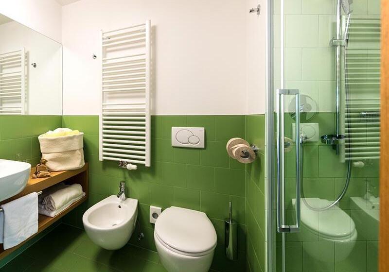 수피리어 트리플 룸, Azalea Park