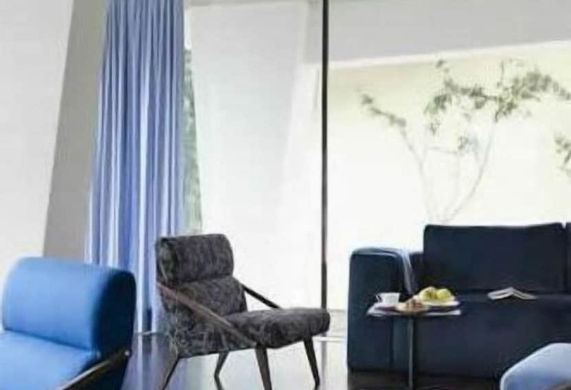 수피리어 룸, Azalea Park