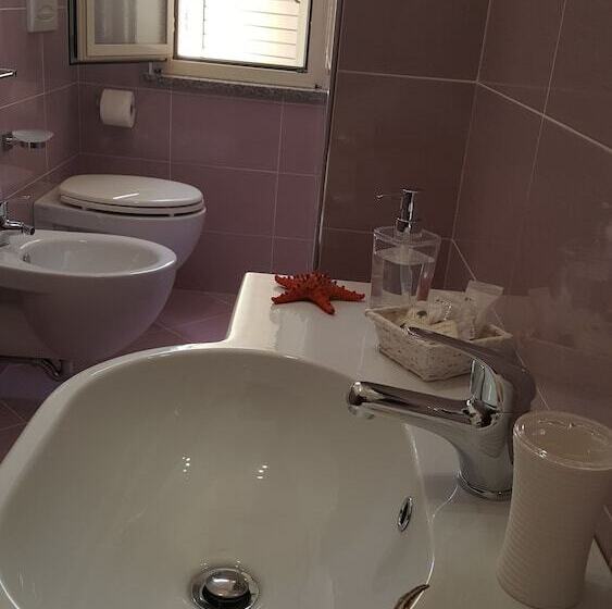 חדר סטנדרט לשלושה, Damanse