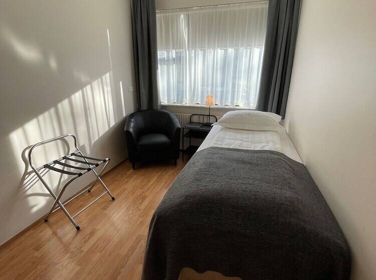 اتاق یک نفره پایه با سرویس بهداشتی مشترک, Guesthouse Sunna