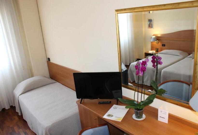 Economy Triple Room, Il Duca D'este