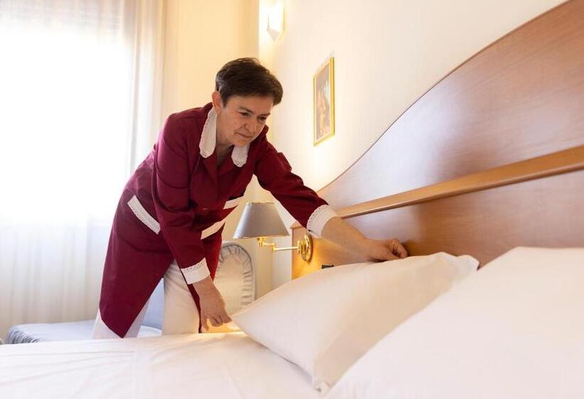 اتاق اکونومی یک تخته, Il Duca D'este