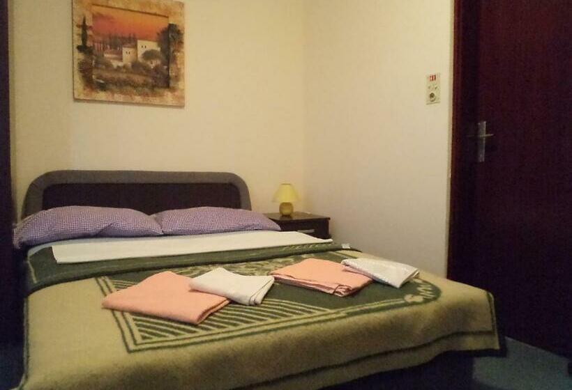 اتاق استاندارد, Le Village