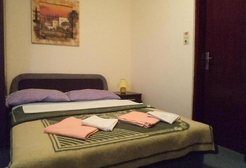 اتاق استاندارد یک نفره, Le Village