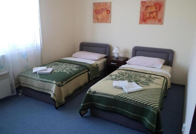 اتاق استاندارد با بالکن, Le Village