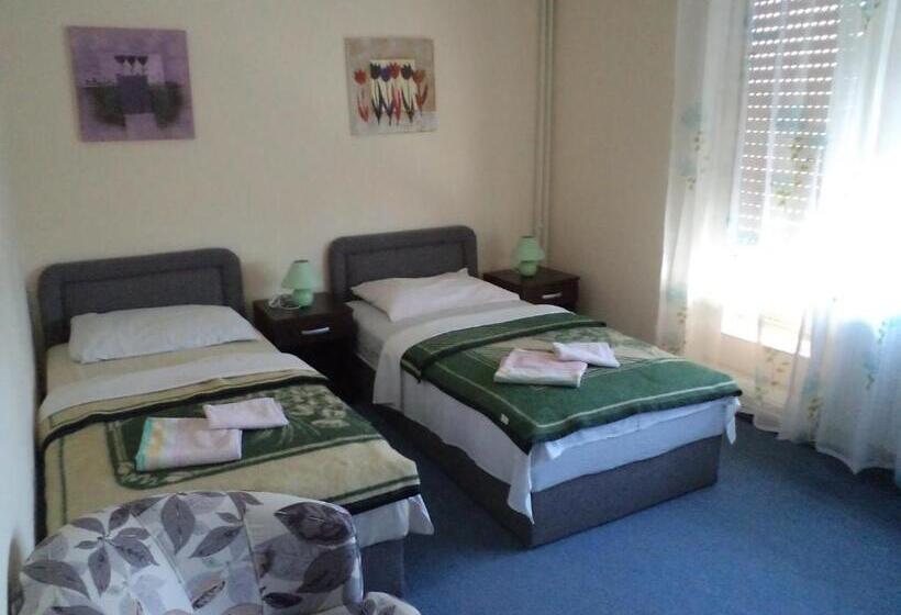 اتاق استاندارد با بالکن, Le Village