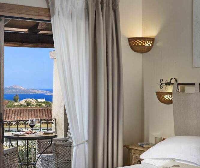 חדר דלוקס צדדי נוף לים, Li Finistreddi