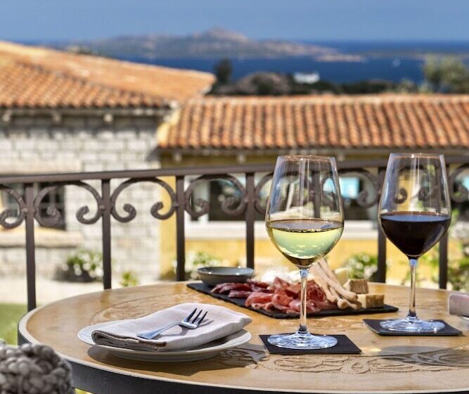 חדר דלוקס צדדי נוף לים, Li Finistreddi