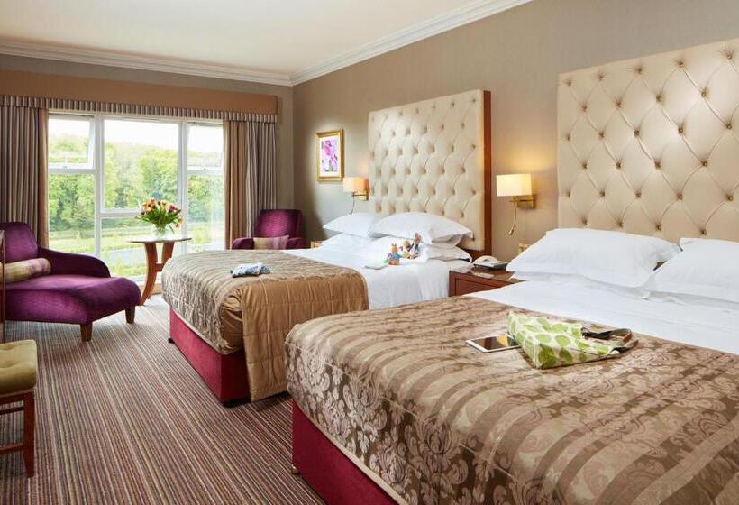 غرفة عائلية, Manor House Country