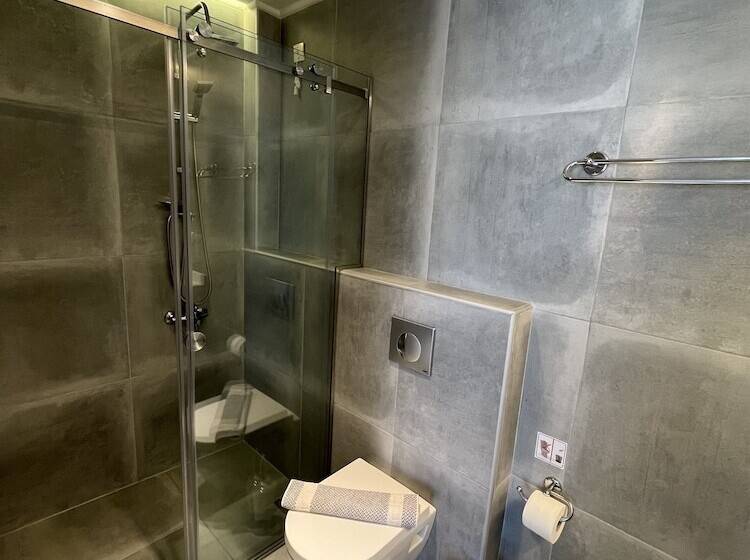 プールビュースタンダードステューディオ, Niriides