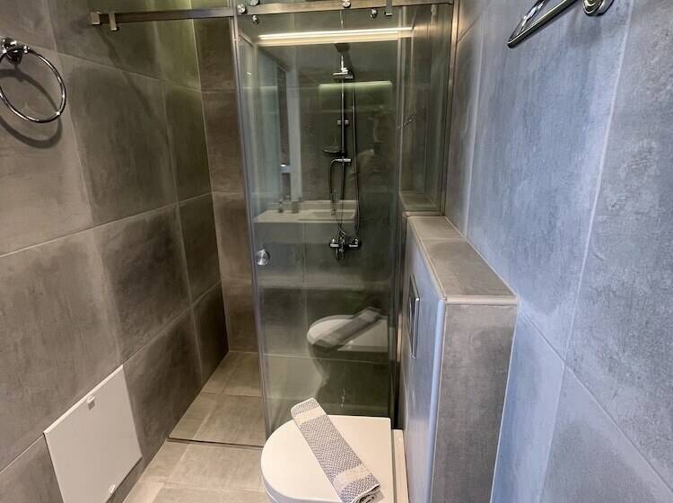 プールビュースタンダードステューディオ, Niriides