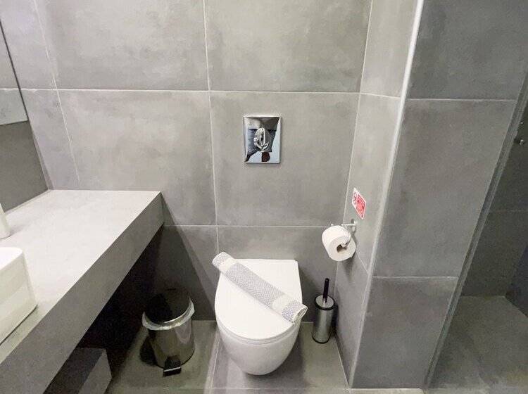 1ベッドルームベーシックアパートメント, Niriides