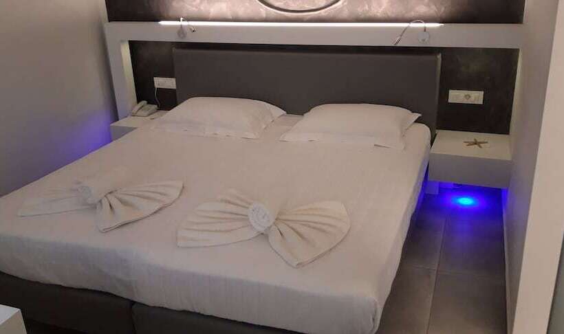 プールビュースタンダードステューディオ, Niriides