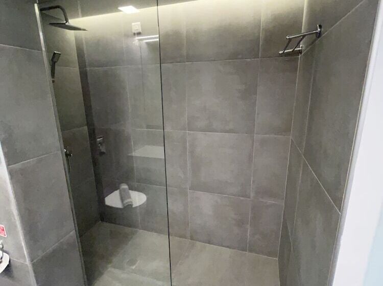 1ベッドルームアパートメント, Niriides