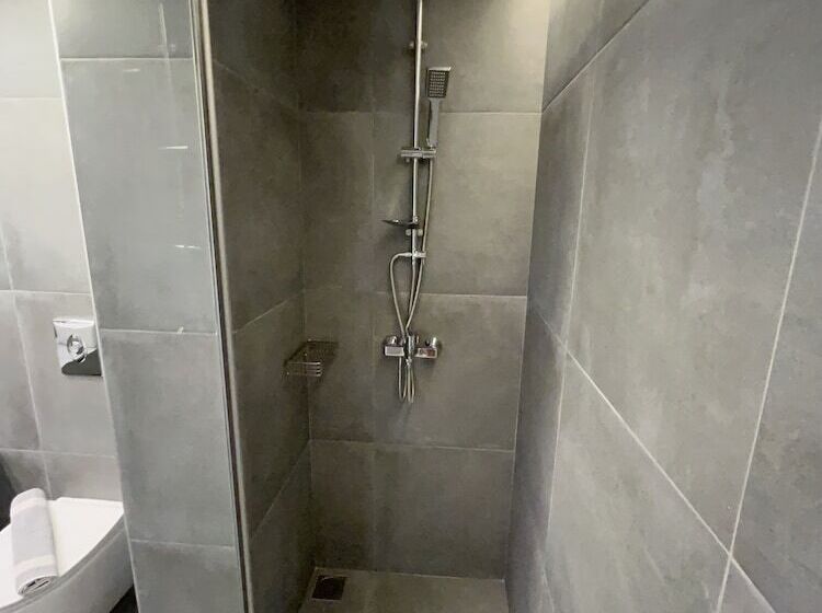 1ベッドルームアパートメント, Niriides