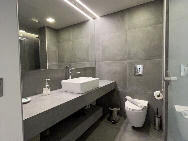 1ベッドルームアパートメント, Niriides