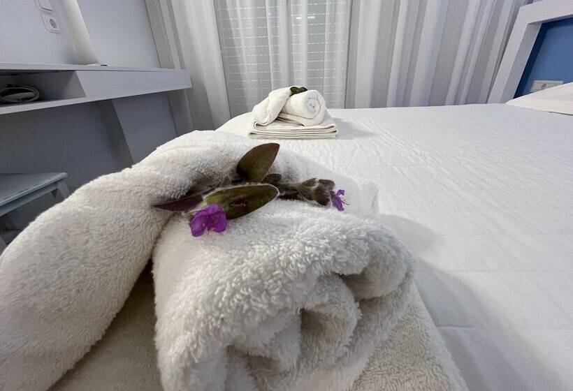 1ベッドルームベーシックアパートメント, Niriides