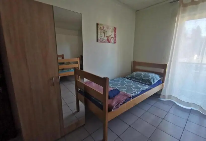 اتاق ساده سه نفره, Back Budget Accomodation