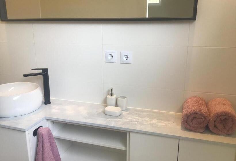 דירת חדר, Atidos Adults Only