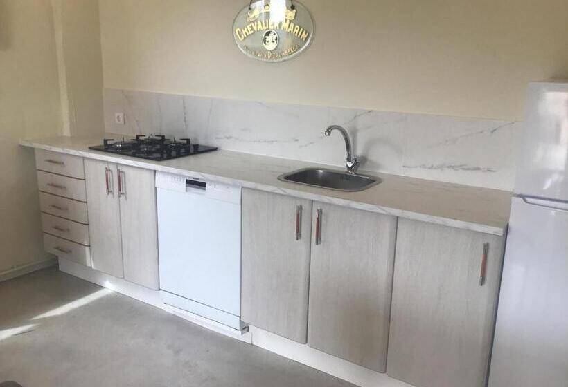 דירת חדר, Atidos Adults Only