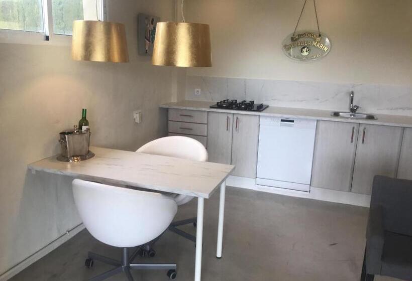 דירת חדר, Atidos Adults Only