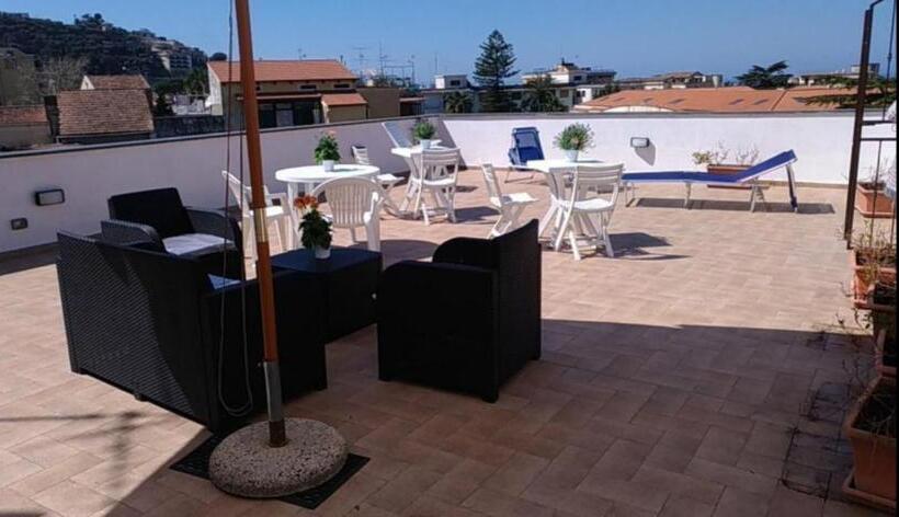 标准间, La Piazza