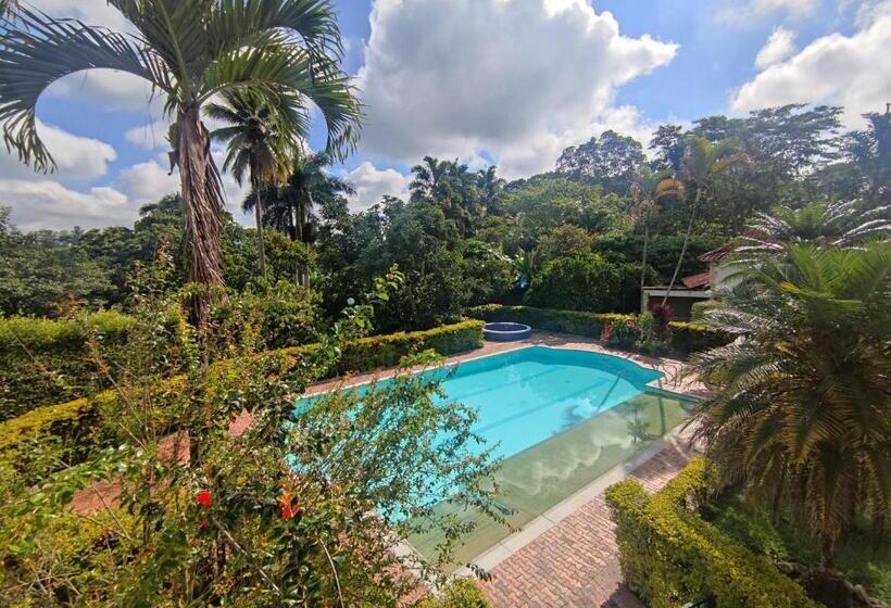 샬레, Chalet El Castillo By Majuva