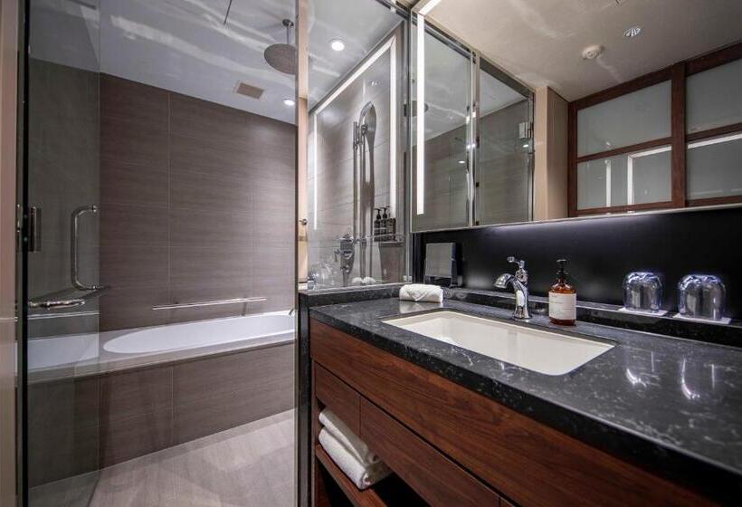 Quarto Standard Cama King, Grandbach Tokyo Ginza