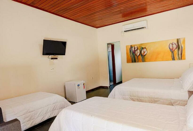 غرفة قياسية رباعية مطلة على الحديقة, Quatro Estações Pesqueiro E Hotel Fazenda