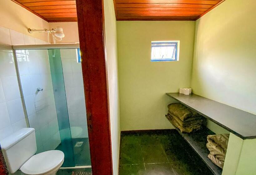 غرفة قياسية رباعية مطلة على الحديقة, Quatro Estações Pesqueiro E Hotel Fazenda