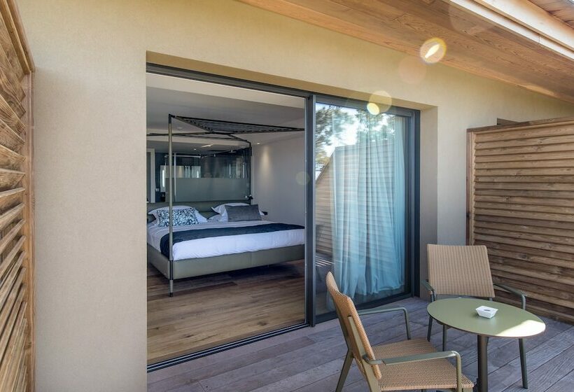 带观景的豪华间, Hôtel Et Spa Version Maquis Citadelle