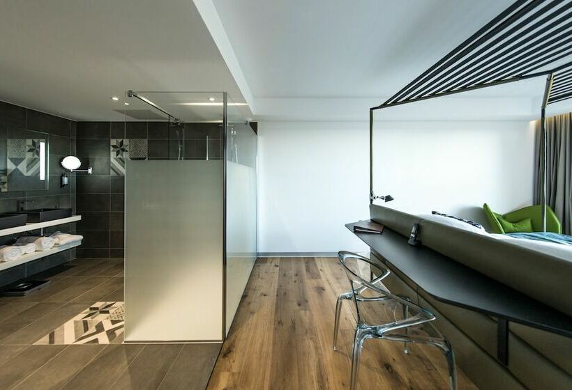 带观景的豪华间, Hôtel Et Spa Version Maquis Citadelle