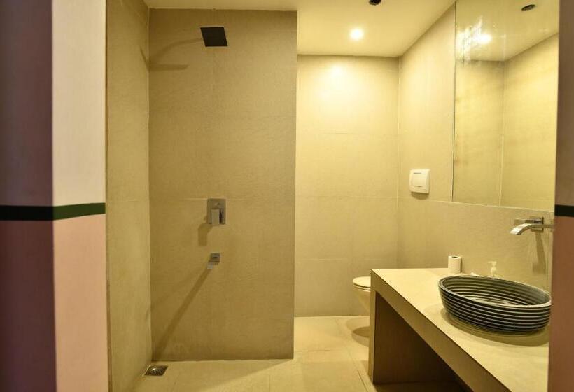 اتاق لوکس با تخت بزرگ, La Closerie   Bay Of Bengal