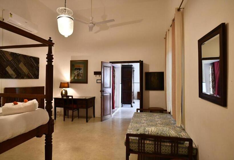 اتاق استاندارد سه تخته با چشم‌انداز باغ, La Closerie   Bay Of Bengal