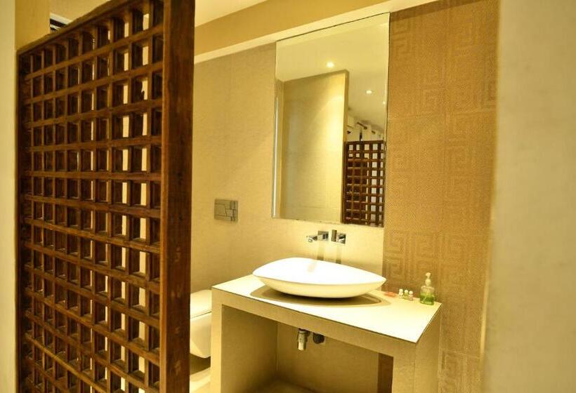 اتاق استاندارد با چشم‌انداز استخر, La Closerie   Bay Of Bengal