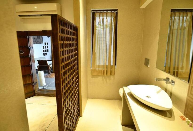 اتاق استاندارد با چشم‌انداز استخر, La Closerie   Bay Of Bengal