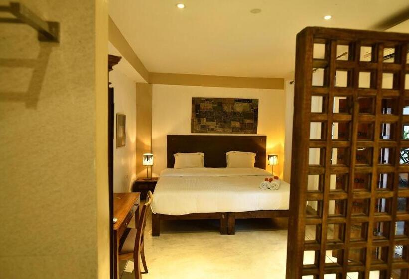 اتاق استاندارد با چشم‌انداز استخر, La Closerie   Bay Of Bengal