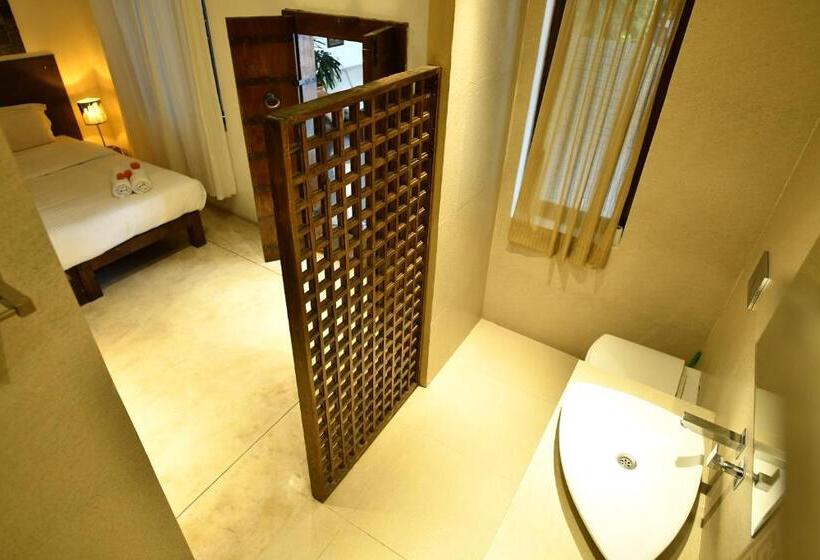 اتاق استاندارد با چشم‌انداز استخر, La Closerie   Bay Of Bengal