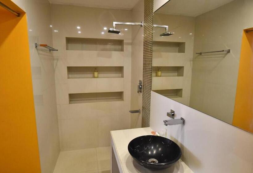 اتاق استاندارد با چشم‌انداز باغ, La Closerie   Bay Of Bengal