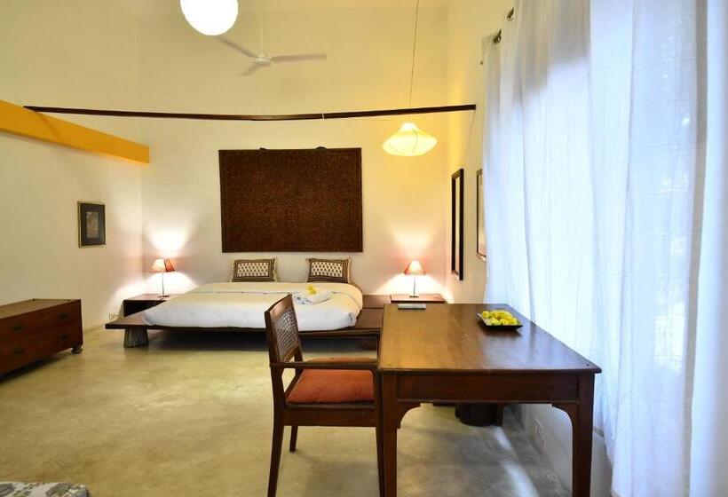 اتاق استاندارد سه تخته با چشم‌انداز استخر, La Closerie   Bay Of Bengal