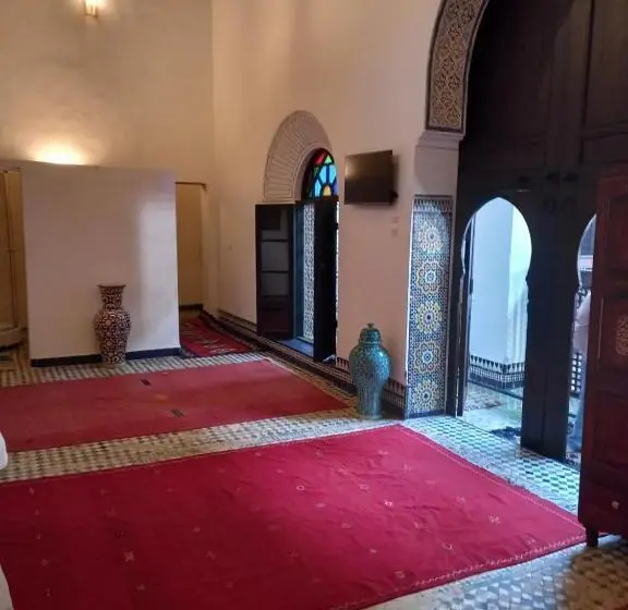 اتاق لوکس با تخت بزرگ, Palais Alfirdaous Medina