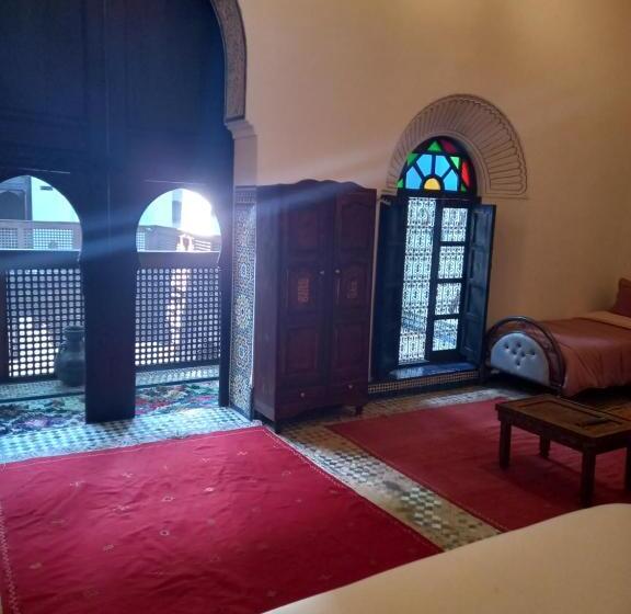اتاق لوکس با تخت بزرگ, Palais Alfirdaous Medina