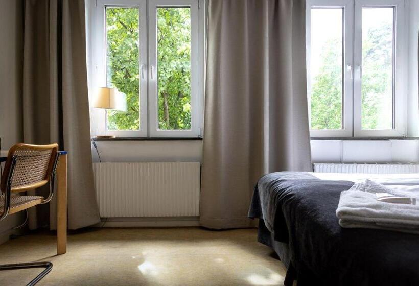 标准三人间, Miatorp Hotell