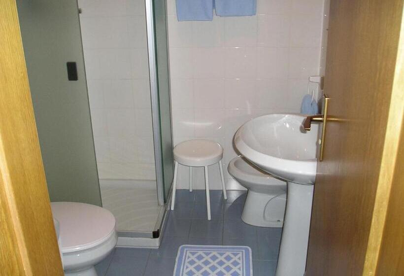 Habitación Estándar, Adele