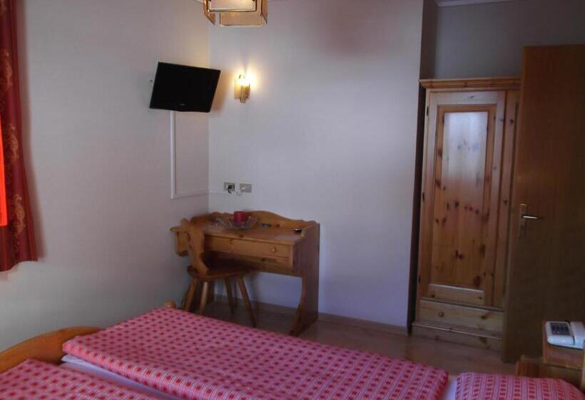 Habitación Estándar, Adele