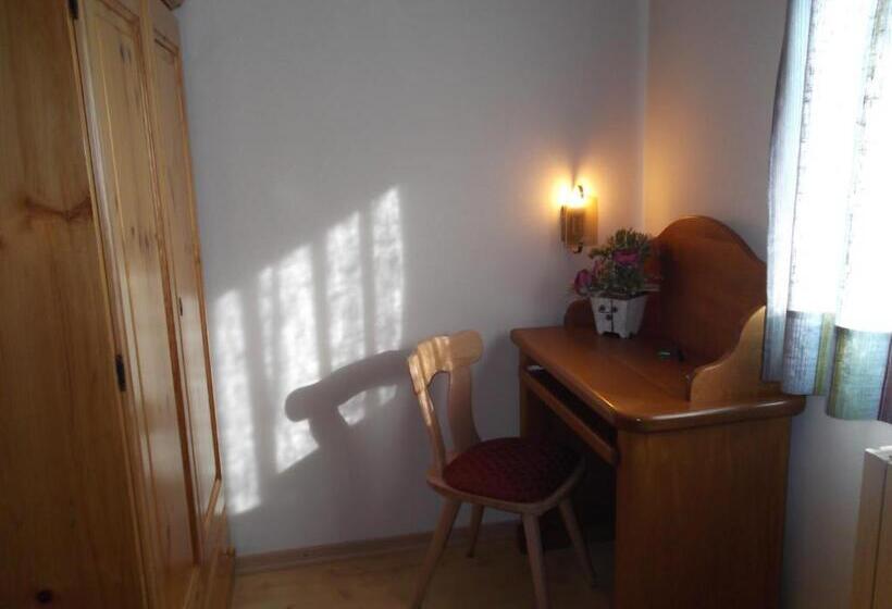 Habitación Estándar Individual, Adele