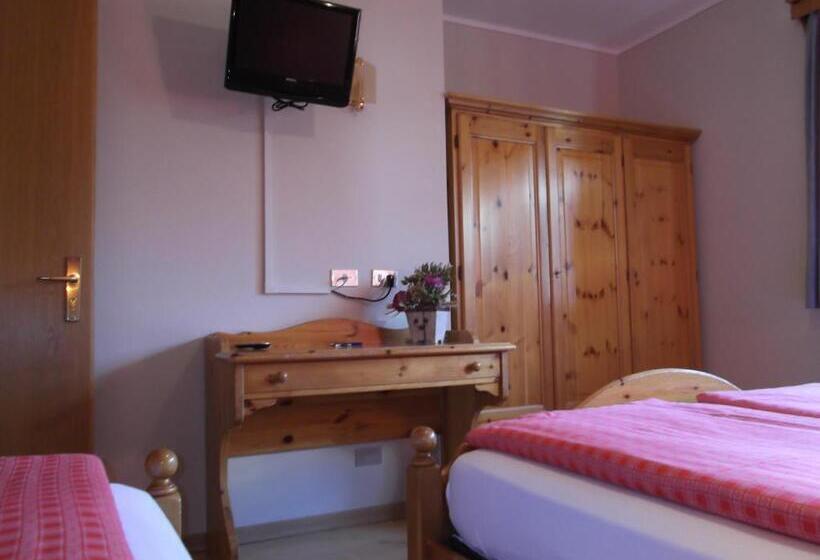 Habitación Triple Estándar, Adele