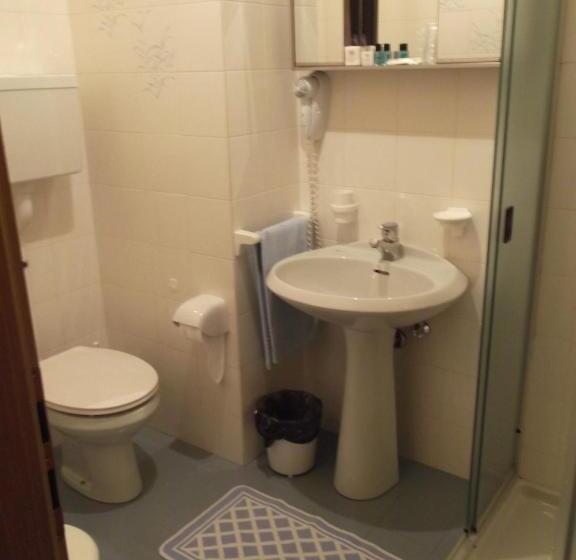 Habitación Familiar, Adele